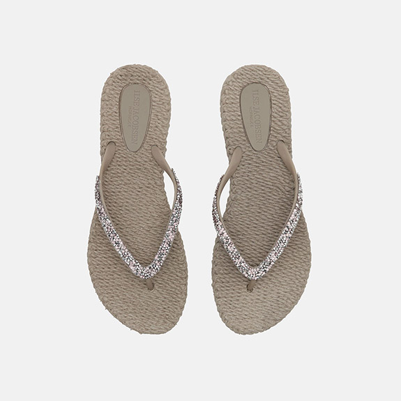 Flip Flop With Glitter Atmosphere